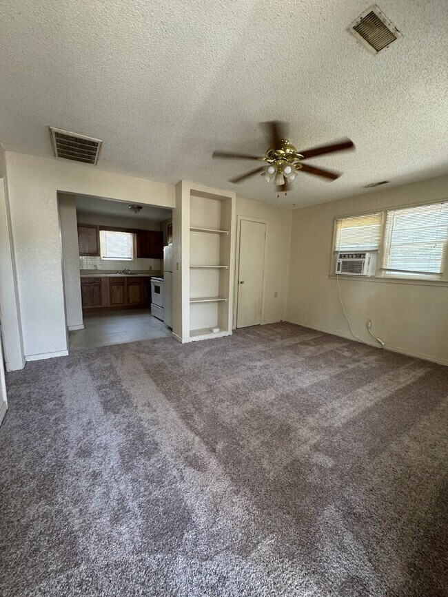 2043 N Minnesota St in Wichita, KS - Building Photo - Building Photo