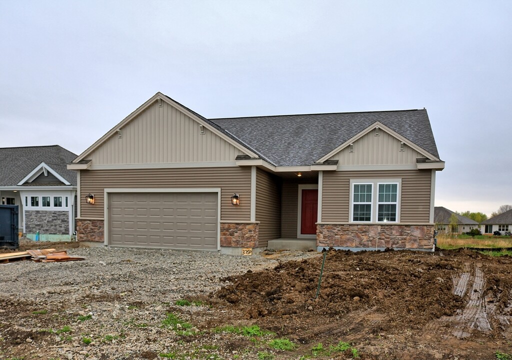 810 River Ridge Dr in Waterford, WI - Building Photo