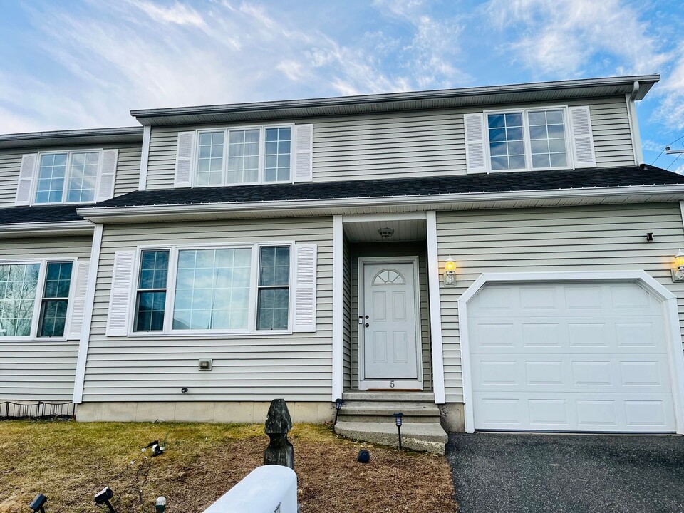 5-7 Westwood Dr in Springfield, MA - Foto de edificio