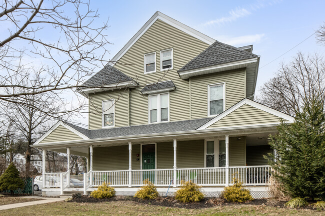 Plaza House in Nutley, NJ - Building Photo - Building Photo