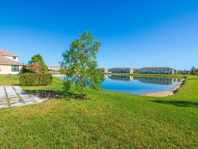 10064 W Villa Cir in Vero Beach, FL - Building Photo - Building Photo