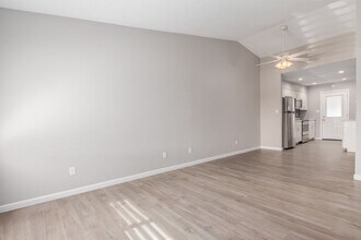 4530 E Camino Cir-Unit -UNIT 2 in Mesa, AZ - Foto de edificio - Building Photo