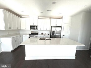 247 Lewis Fisher Dr in Ewing Township, NJ - Foto de edificio - Building Photo