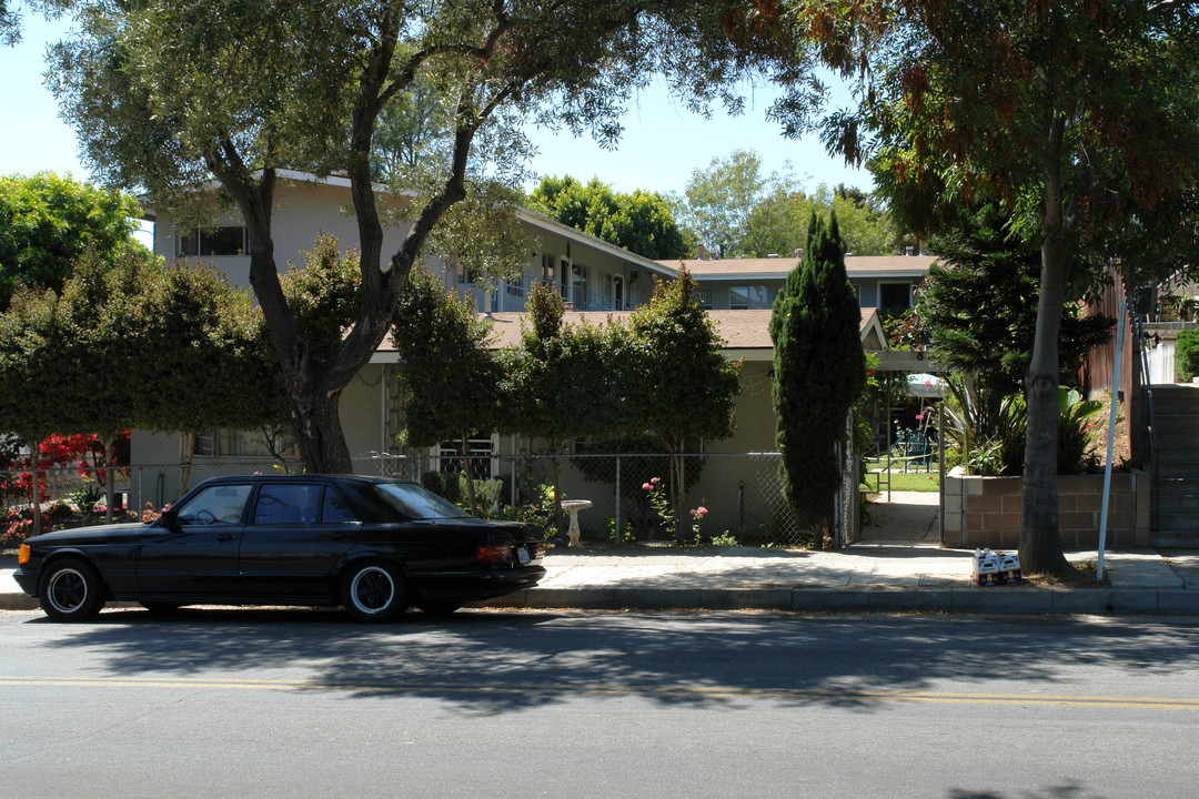 809 E De La Guerra St in Santa Barbara, CA - Foto de edificio