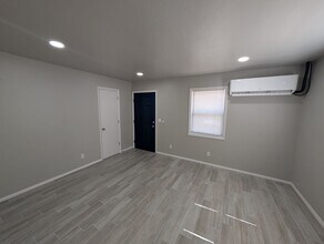 11 W Thatcher St in Edmond, OK - Building Photo - Building Photo