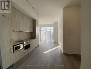 10 Honeycrisp Cres in Vaughan, ON - Building Photo - Building Photo