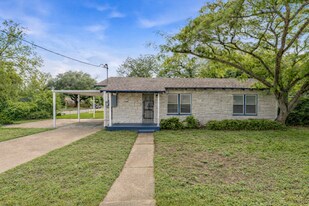 1500 J J Flewellen Rd in Waco, TX - Building Photo
