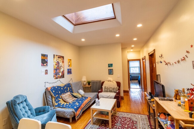 21 Gibbs St in Brookline, MA - Foto de edificio - Building Photo