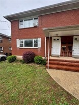1923 S Railroad Ave in Staten Island, NY - Building Photo
