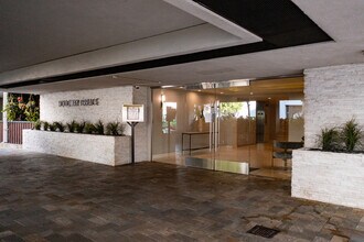 8530 Holloway Dr in West Hollywood, CA - Building Photo - Building Photo