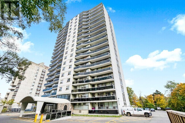 304-330 SPEERS Rd in Toronto, ON - Building Photo - Building Photo