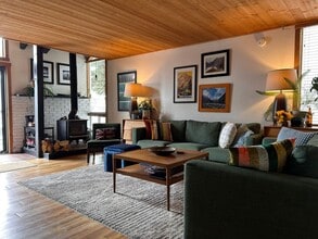 1904 Sierra Nevada Rd in Mammoth Lakes, CA - Building Photo - Building Photo