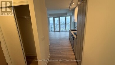 1 Quarrington Lane in North York, ON - Building Photo - Building Photo