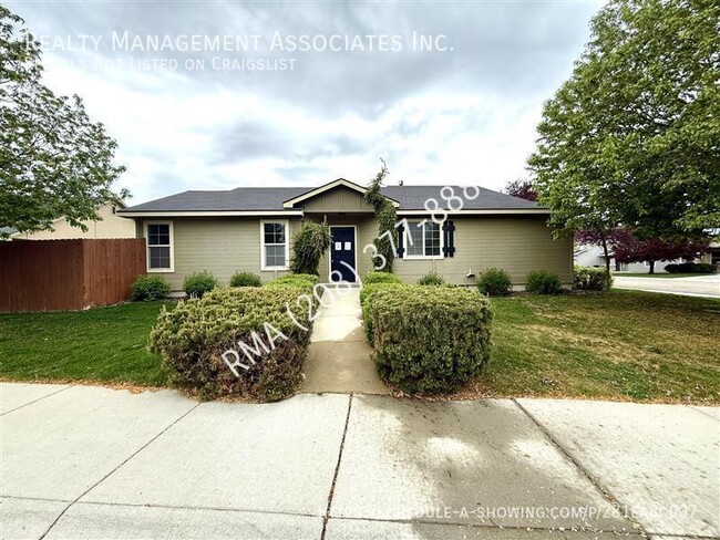 property at 2621 N Larchmont Ave