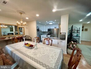 18624 Walkers Choice Rd in Montgomery Village, MD - Building Photo - Building Photo