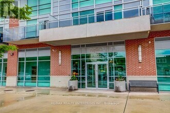 215-1215 Queen St E in Brampton, ON - Building Photo - Building Photo