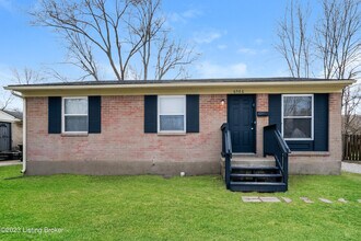 6506 Maravian Dr in Louisville, KY - Building Photo - Building Photo