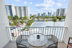 500 Bayview Dr, Unit 325 in Sunny Isles Beach, FL - Building Photo