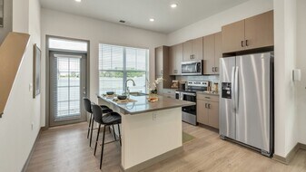 Slate at Fishers District Luxury Villas & Townhomes in Fishers, IN - Building Photo