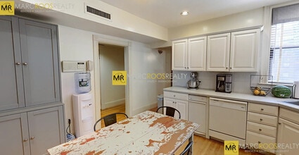 24 Dean Rd, Unit 2 in Brookline, MA - Building Photo - Building Photo