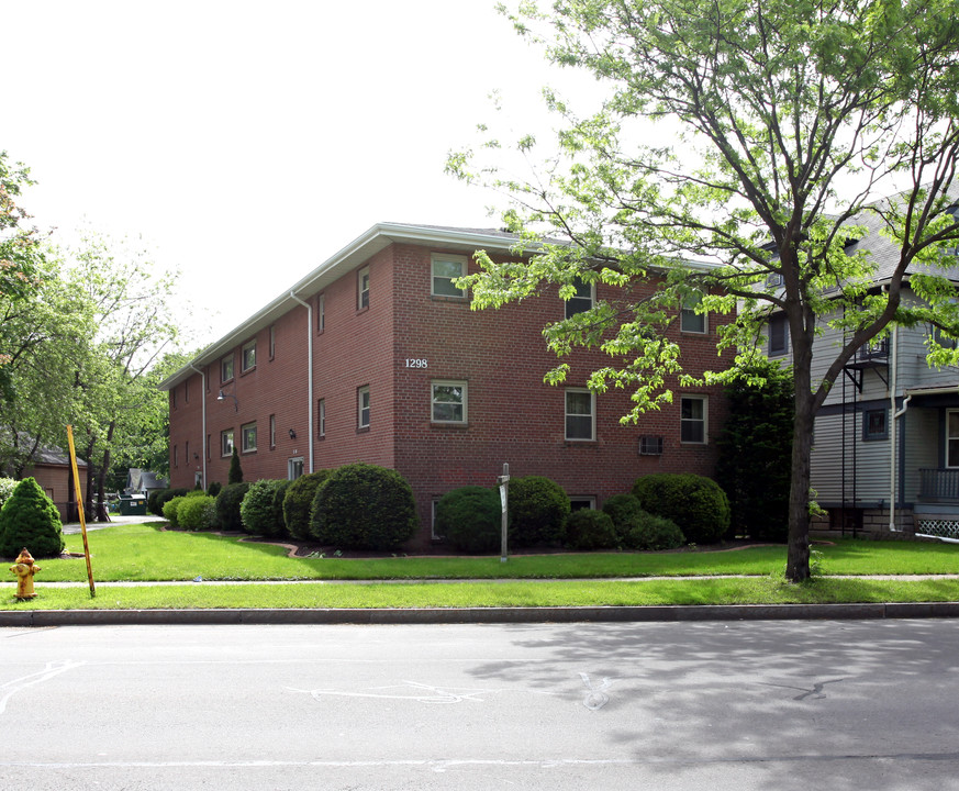 1298 Culver Rd in Rochester, NY - Foto de edificio