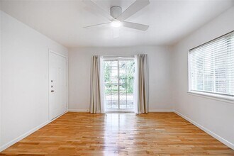 210 Emerson St in Houston, TX - Building Photo - Building Photo