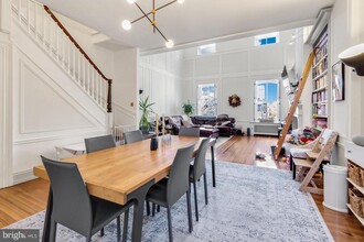 323 S 17th St in Philadelphia, PA - Building Photo - Building Photo
