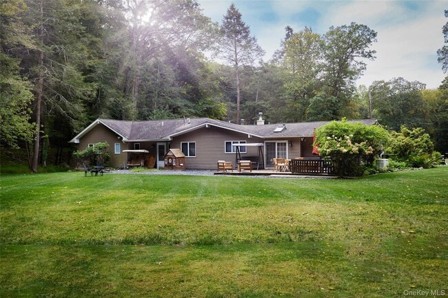 34 Maple Brook Rd in Tuxedo Park, NY - Building Photo - Building Photo