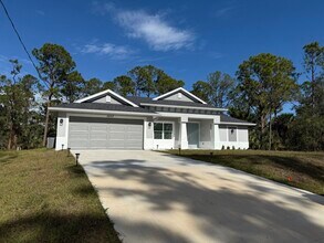 3693 Bobko Cir in North Port, FL - Building Photo - Building Photo