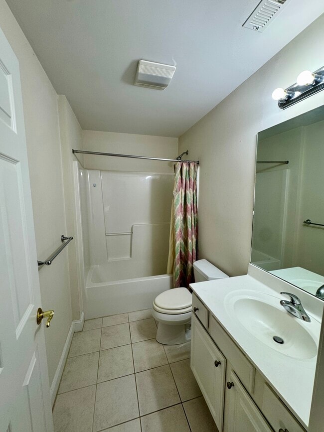 2 Goodwin Pl in Avon, CT - Building Photo - Building Photo