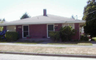 6553 Greenwood Ave N in Seattle, WA - Building Photo