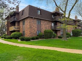 2003 W 45th St, Unit 207 in Highland, IN - Building Photo