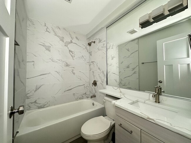 509 W Barry Ave, Unit J05P