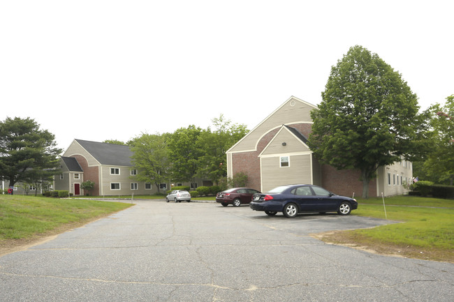 Oxford Meadow Apartments in Oxford, ME - Building Photo - Primary Photo