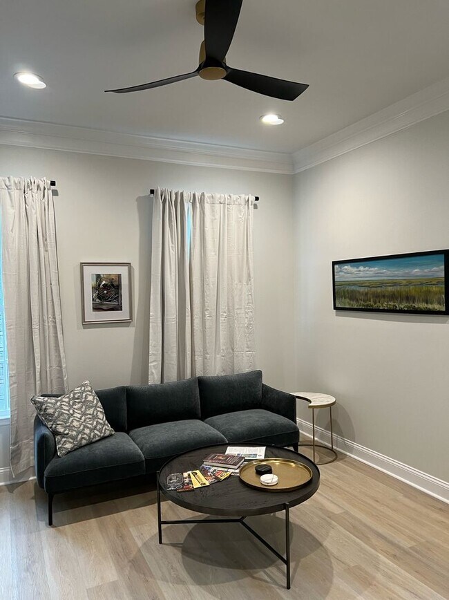 702 Tattnall St-Unit -A in Savannah, GA - Foto de edificio - Building Photo