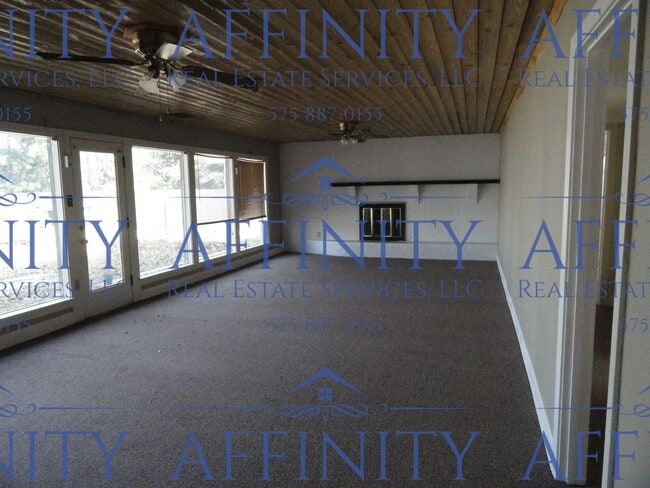 704 Lakeside Dr in Carlsbad, NM - Building Photo - Building Photo