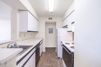 The Meadows in Garland, TX - Building Photo - Interior Photo