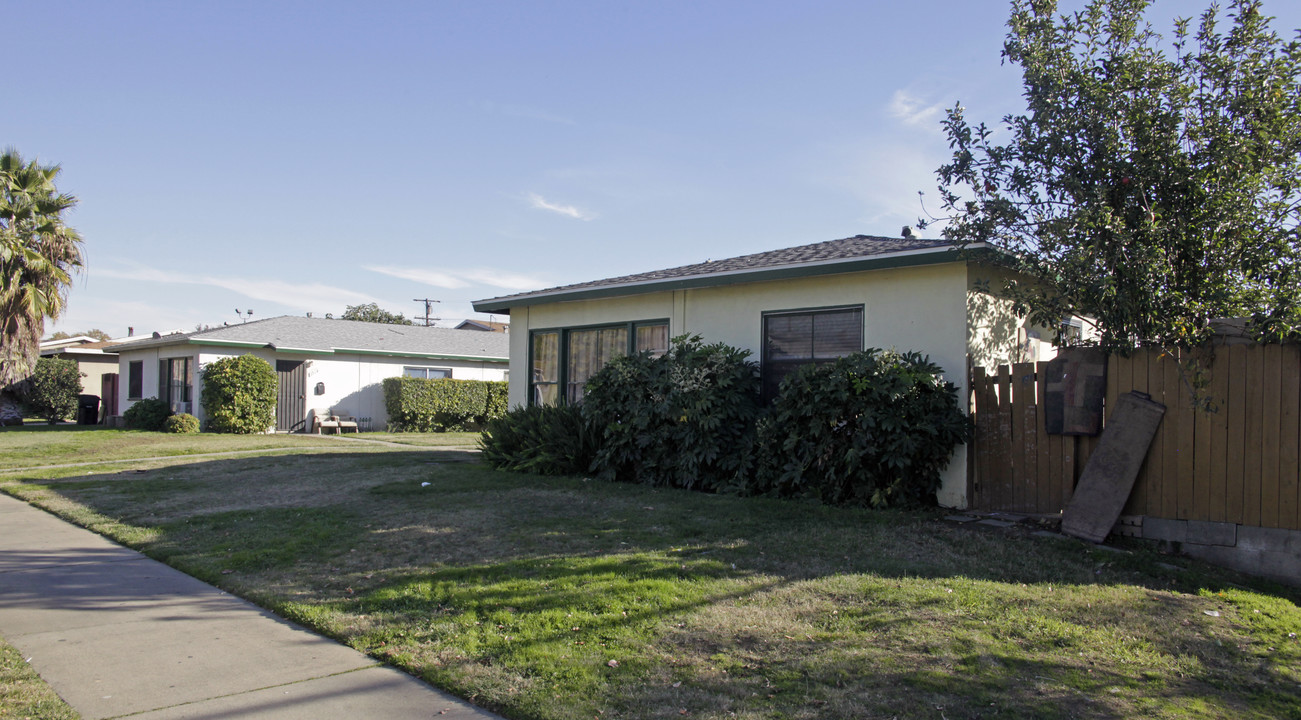 1019-1029 W Flora St in Ontario, CA - Building Photo