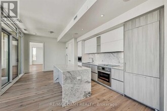 151 Avenue Rd in Toronto, ON - Building Photo - Building Photo