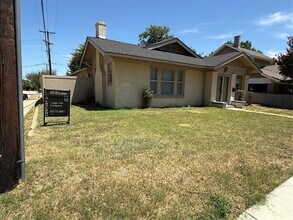 2126 Mistletoe Ave in Fort Worth, TX - Building Photo - Building Photo