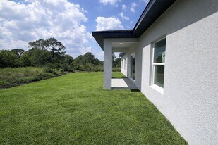 3016 62nd St W in Lehigh Acres, FL - Building Photo