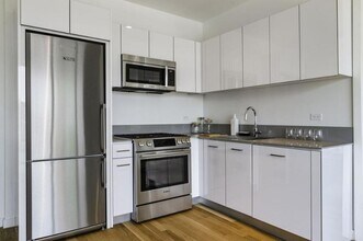 2222 Jackson Ave in Queens, NY - Building Photo - Building Photo