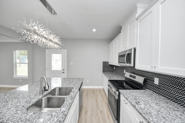 property at 406 N 4th St