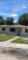 3280 NW 51st St in Miami, FL - Building Photo