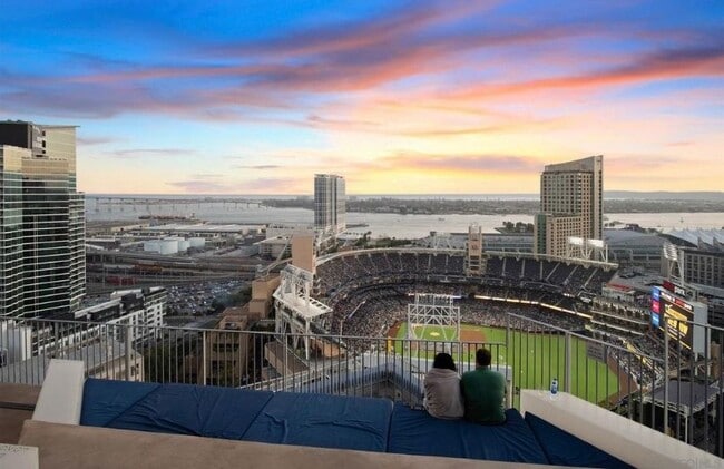 350 11th Ave, Unit 624 in San Diego, CA - Foto de edificio - Building Photo
