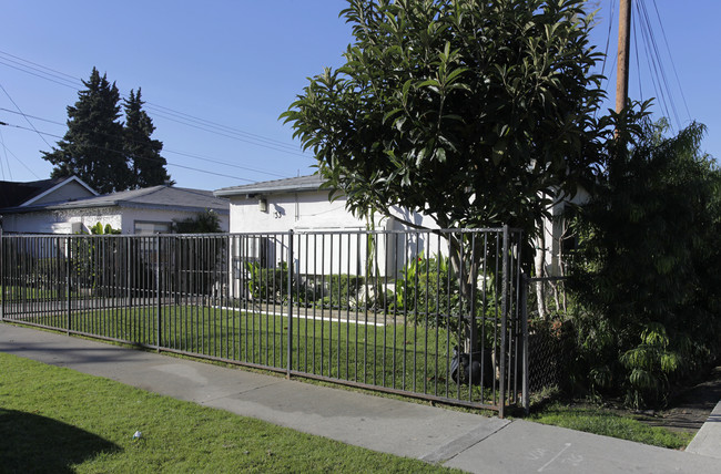 133 N Pritchard Ave in Fullerton, CA - Foto de edificio - Building Photo