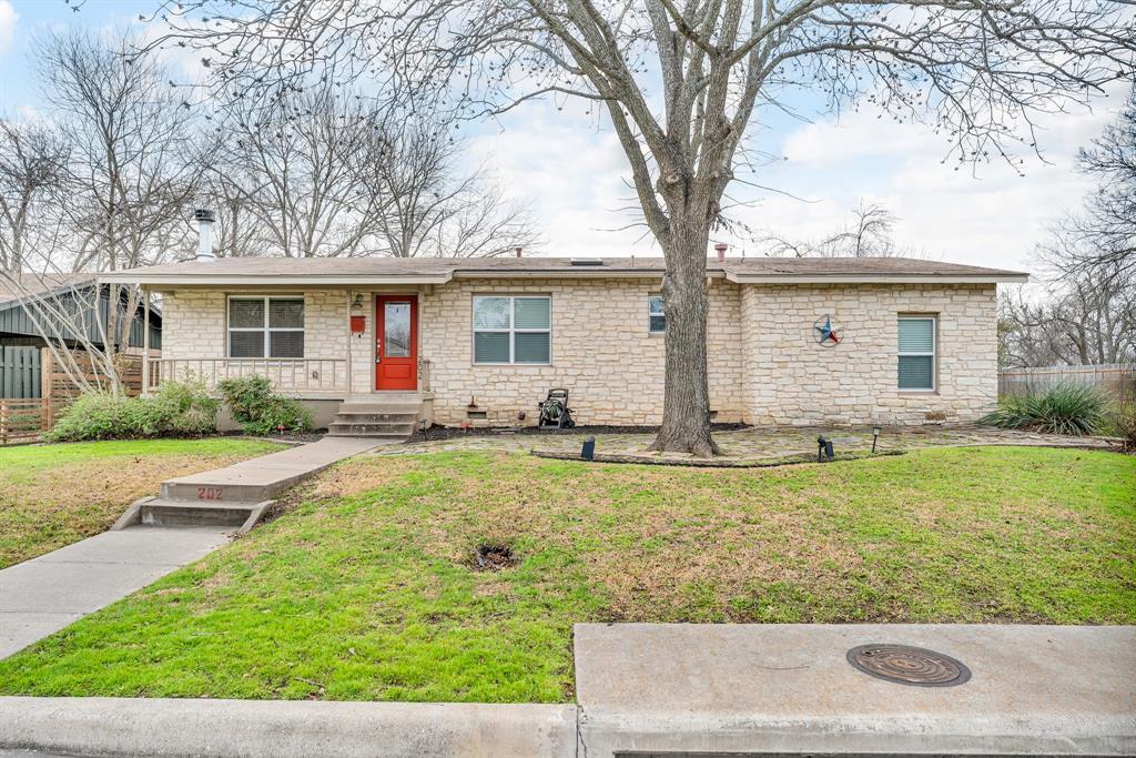 202 E 18th St in Georgetown, TX - Building Photo