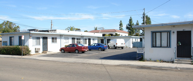 Chambers Street Apartments in El Cajon, CA - Foto de edificio - Building Photo