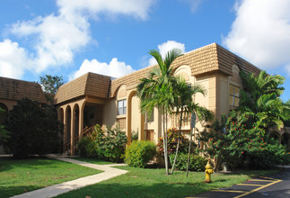 Fountain Apartments in Tamarac, FL - Building Photo - Building Photo