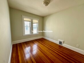 101 Heath St, Unit 2 in Somerville, MA - Building Photo - Building Photo